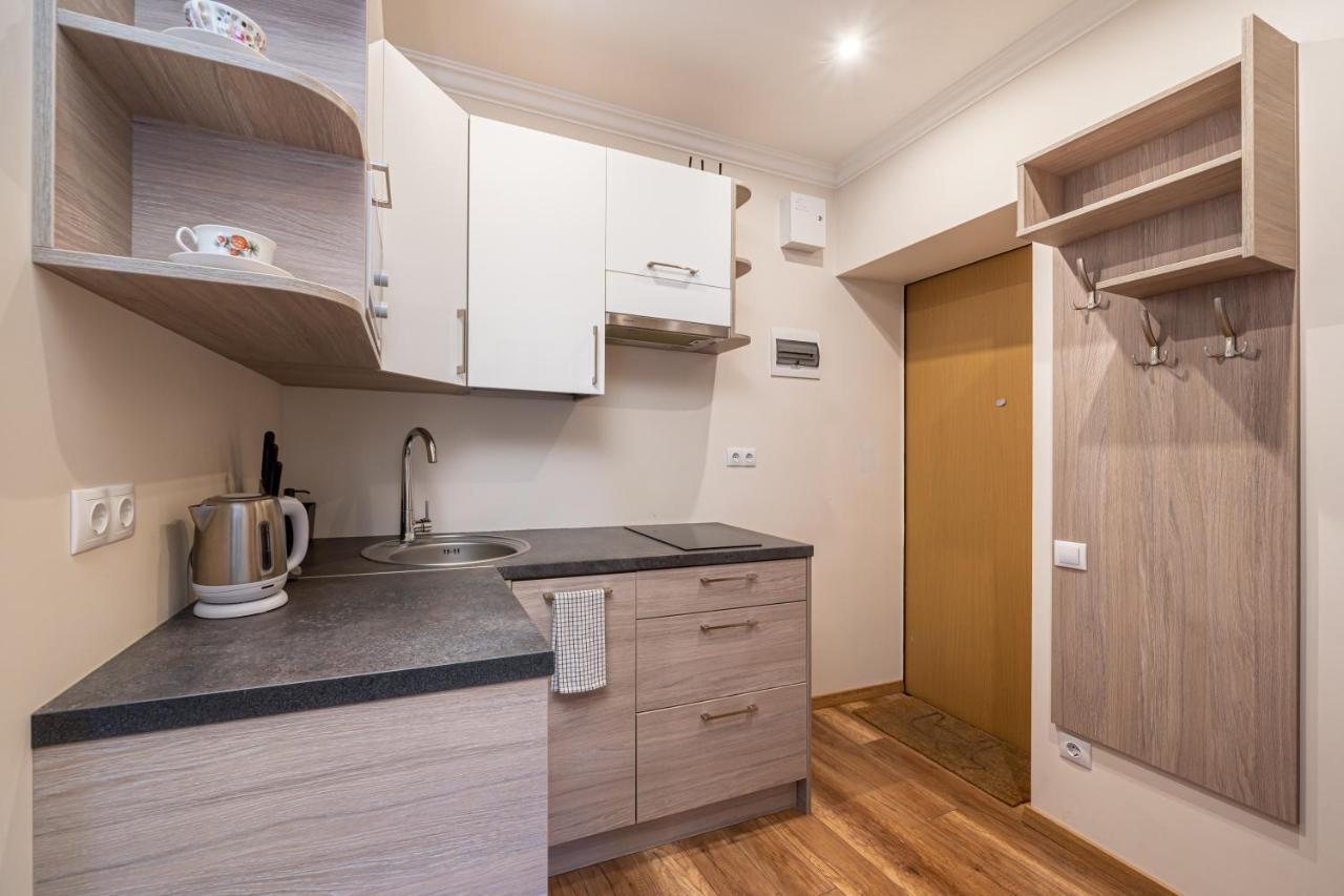 Top-Floor Studio With Courtyard View In Unesco Area, Murnieku Street Residence Рига Экстерьер фото