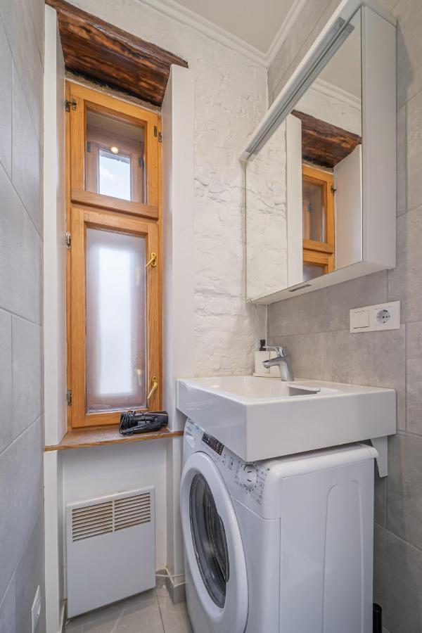 Top-Floor Studio With Courtyard View In Unesco Area, Murnieku Street Residence Рига Экстерьер фото
